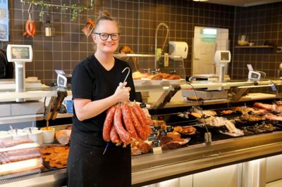 Onsdag skulle det have været afgjort, hvad det skulle koste Lene Hammer Larsen at have glemt at skrive ordet »æg« med store bogstaver på en varedeklaration. Men sagen blev aflyst.