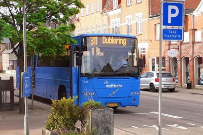 Du skal kun hoppe på en bus med »dublering« i forsiden, hvis du skal til rutens endestation.