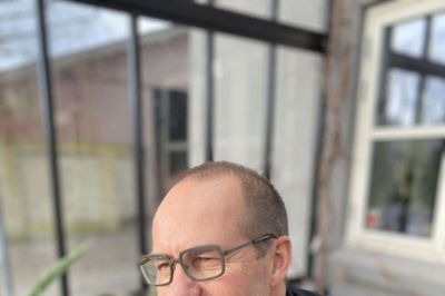 Møder turisterne en varm velkomst fra borgere og i butikkerne, så vil de også passe bedre på Ry og alle de herligheder, der findes. Sådan lyder filosofien fra Per Bille og de andre organisationer i Ry, der inviterer alle til at blive klogere på, hvordan man kan være en god vært.