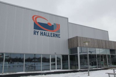 Ry Hallerne er 19. maj vært for et borgermøde om den kommende skole og daginstitution i Ry.