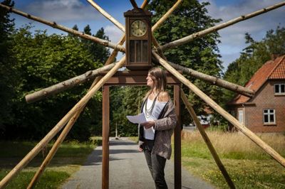 Arbejdet med naturen er centralt for Himmelbjerggårdens vision som inspirations- og formidlingscenter, siger Aslaug Færch Johnsen, der driver stedet. Foto: Martin Ballund