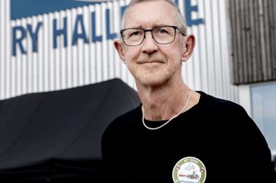 Jens Nelleman, formand for Ry Hallernes bestyrelse, havde fredag et møde med Skanderborg Kommune. Det kan bane vejen for, at hallerne igen bliver en del af arbejdet med at planlægge fremtiden for området omkring hallerne. Foto: Jakob Stigsen Andersen
