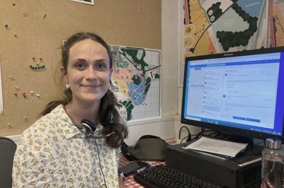 I Smukling Support sidder Lea Kruse Botha klar til at tage imod alle mulige former for opkald. Foto: Mathias Mark Iversen