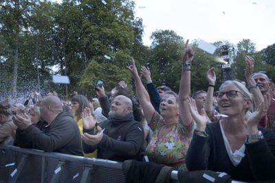 TV-2 spiller på bøgescenen på Smukfest, Skanderborg, søndag den 7. august 2022. (Foto: Helle Arensbak/Ritzau Scanpix)