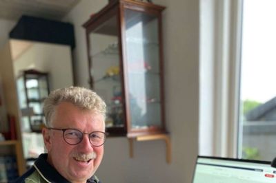 Ældre og enlige kan fremover - ganske gratis - søge råd og vejledning hos tidligere ejendomsmægler Bent Dyrby fra Ry, hvis de står overfor at skulle sælge deres hus.