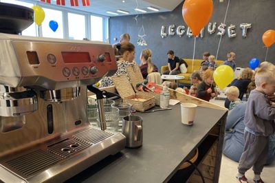 Forældrene i Legehuset leder efter frivllige til at betjene stedets kaffemaskine.