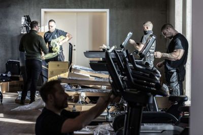 Der kommer 28 nye træningsmaskiner i træningslokalet. Derudover er der en masse løst småudstyr som håndvægte og lignende samt udstyret fra det gamle center på Ellemosen - men alt det kommer først senere, så det stadig er muligt at træne dernede. Foto: Martin Ballund