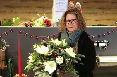 Det er fysisk hårdt at være blomsterbinder. Man arbejder i kulde og træk, og så kan man arbejde mange timer - specielt op til jul. Og det er fysikken, der afgør, at Marianne Siggaard lukker sin butik M Flowers den 24. december.