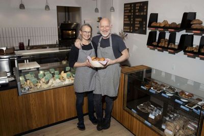 Karen og Christian Funder har tidligere haft butik i Latinerkvarteret i Aarhus. Da de kom til Ry, oplevede de, at mange af kunderne fulgte med, fordi de også flyttede til Ry. Foto: Martin Ballund