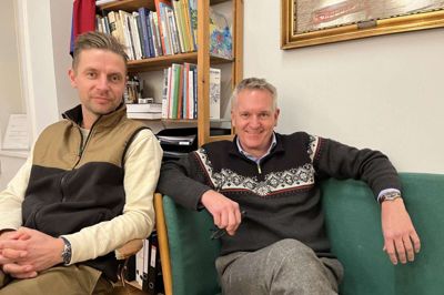 Demokrati og højskole har altid gået hånd i hånd, og derfor var forstander på Ry Højskole, Stefan Hollænder Kvamm heller ikke sen til at åbne højskolens døre, da direktør for Constructive Institue, Ulrik Haagerup manglede et sted til en dmokratisk bootcamp for nye folketingsmedlemmer.