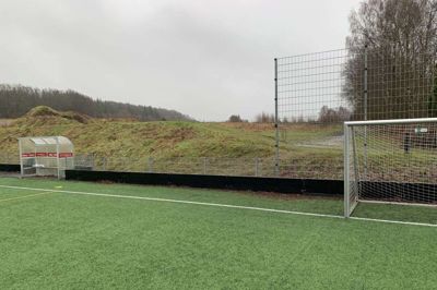 Det er på området i baggrunden af fotoet, at Ry Fodbold får nye baner at spille på. Banerne erstatter de baner, hvorpå der skal bygges skole og daginstitution.