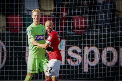 Aske Andrésen og Robert Gojani fejrer sejren over AC Horsens. Foto: Martin Ballund