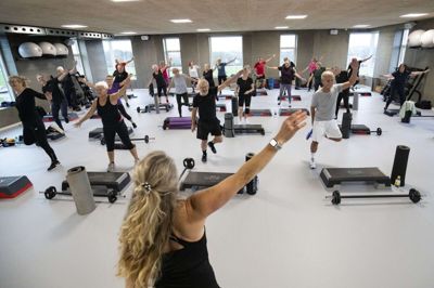 Det store træningslokale på førstesal, Himmelbjergsalen, blev indviet af 30-40 mænd og kvinder til seniortræning.