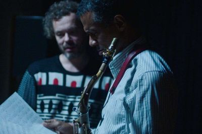 I 14 år har et filmhold fuglt jazzmusikeren og komponisten Jakob Bro. Den 16. februar kan man opleve filmen og møde musikeren i Ry Biograf.