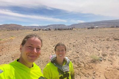 Mens Pia Steen Petersen (til venstre) måtte udgå af »The Real Way to Dakar«, endte det med en flot 15.-plads til makkeren Ida Hansen. Privatfoto