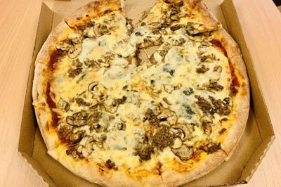 Pizza nummer 7, kaldet Ry, fra Byens Kylling og Pizza går rent hjem hos den udsendte.