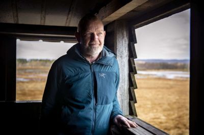 Peter Rasmussen, der er formand i Natur & Ungdom, frygter, at en ny ejer af Klostermølle vil lukke store dele af området for offentligheden. Blandt andet udsigten fra Fugletårnet. Derfor vil han stable en fond på benene, der kan gøre stedet til en selvejende institution. Foto: Jakob Stigsen Andersen