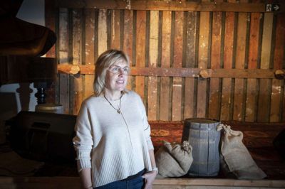 De frivillige i Gnisten er der for deres egen skyld. De kan lide koncerterne og føler, at de får noget igen. Derfor er der venteliste på at være med, fortæller Birgitte Højland, der er formand for Gnistens bestyrelse. Foto: Martin Ballund