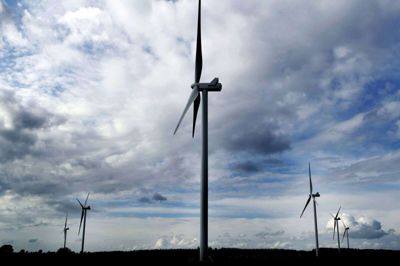 Skanderborg Kommune er i gang med at finde de steder, hvor der kan placeres 43 150 meter høje vindmøller eller 500 hektar solceller. Foto: Henrik Ole Jensen