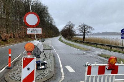 Det kniber for en hel del bilister at respektere de afspærringer, der er sat op i forbindelse med udførelsen af det store klimaprojekt på Randersvej i Ry. Nu bliver politiet involveret. Foto: Claus Sonne