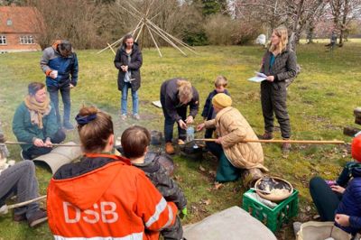 Bjergets Naturfriskole har allerede holdt flere arrangementer, hvor man kan høre om skolen og se området på Himmelbjerggården, og der bliver endnu to chancer for at være med ved bålet. Privatfoto