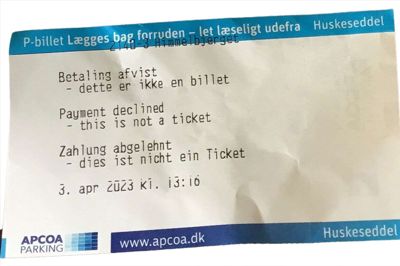Hans Jørgen Nymark troede, at han trak en bilet på Himmelbjerget. I stedet var det en seddel med budskabet om, at købet var afvist. Han er ganske vred over hele processen.