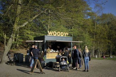 Det er en kaffevogn som denne, der kan blive opstillet på kajkanten ved Hotel Julsø-grunden. Både miljøstyrelsen og Skanderborg Kommune har sagt ja. Foto: Martin Ballund