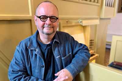 Hans Sydow har siden den 1. januar i år været organist i Gl. Rye Kirke. Han er kommet til med en ekstremt bred musikalsk baggrund og har blandt andet modtaget en Danish Music Award.