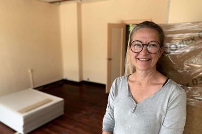 Susanne Moeskjær flytter familie og sit keramiske virke fra Søkildevej til Klostervej 26 i Ry. Her vil hun have både et værksted og et galleri.