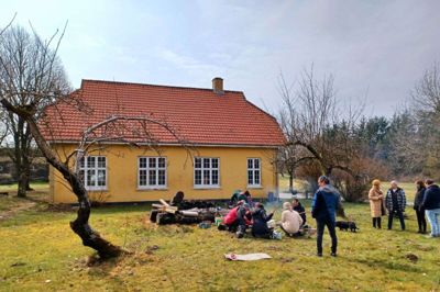 Initiativgruppen bag Bjergets Naturfriskole har holdt forskellige arrangementer for at lokke børn og deres forældre til, men selvom de er oppe på 15 tilmeldte børn, så bliver skolestart udskudt et år. Privatfoto