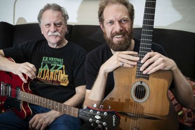 Ricardo Pellican er med sin musikalske makker og ven, Bjarke Lund i Danmark, hvor de bor i Ry hos Bjarkes forældre. Besøget bliver blandt andet brugt til at spille en masse koncerter. På torsdag kan man høre dem i Gl. Rye.