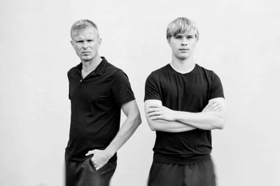 Casper Dalhoff (tv) er prisbelønnet fotograf på Jyllands-Posten og kører et kameraparløb med sin 18-årige søn Jonathan på blandt andet Smukfest. Foto: Casper Dalhoff