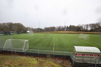 Kommunens kunstgræsbaner er relativt og nye, og der vil derfor gå lang tid, før det bliver nødvendigt at skifte underlaget - selv om der er et EU-forbud på vej.