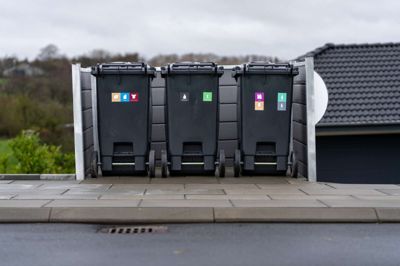 I løbet af de næste tre måneder får borgerne i Skanderborg Kommune nye skraldespande som led i et nyt system til sortering af affald.