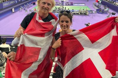 Winnie Hollegaard og Andreas Tang-Brock var på plads, da Victor Axelsen vandt sin anden OL-guldmedalje.