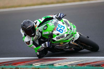 Den 20-årige Oliver Svendsen fra Låsby er blevet den første dansker til at deltage i det prestigefyldte World Supersport 300 mesterskab.