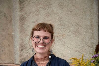Sidste år blev Birgit Marie Østerby kåret som »Årets Udstiller på Frue Plads Marked 2023« og fik prisen Håndfuglen, der uddeles til en, der blandt viser høj håndværksmæssig og kunstnerisk kvalitet, og som har en vis grad af fag-nørderi. Foto: Christina Birch