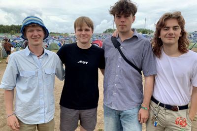 Ryst består fra venstre af Robin Overgaard Jensen, Asger Sejling Nielsen, Anton Dam Elvang, Jonathan Sejerkilde og Gustav Spangsberg Johansen. Sidstnævnte missede fotograferingen på Smukfest, hvor bandet netop har spillet.
