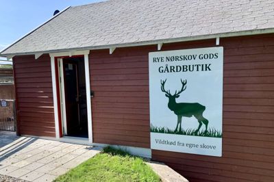 Ry Nørskov Gods har indrettet en gårdbutik med vildtkøb i det gamle åleværk på Rye Mølle