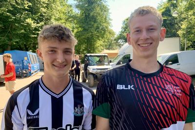 Anton Villemoes Larsen (th) og William Lyng Bjerre fra Ry Beach er udtaget til det danske landshold i strandhåndbold. Også Ry-spillerne Mikkel Mathiesen og Casper Hebsgaard Mortensen skal med.