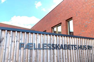 Maria Hvid Stenalt og Rasmus Klitgaard Hansen, Alleen i Ry, skriver om støjgener fra Fællesskabets Hus i Ry.