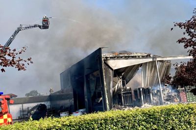 Brand i en lastbil udløste storbranden i Galten torsdag, hvor SuperBrugsens lager nedbrændte.