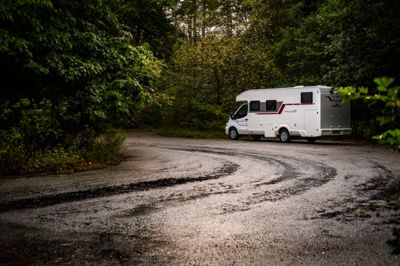 Skanderborg Kommune vil have en strategi for, hvor autocamperfolket fremover må overnatte. Og så indføres der betaling for overnatninger ved Knudhule.