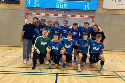 Sådan så Ry-spillerne ud, da de rykkede op i 3. division i sidste sæson. Efter sommerferien er fremgangen fortsat for det unge mandskab. Privatfoto