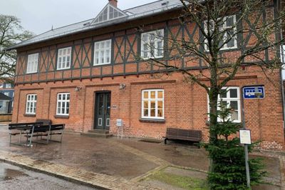 1. februar rykker Midtjyllands Avis sin redaktion på Ry Station til Kjellerup som led i oprettelsen af en egnsredaktion. Flytningen ændrer ikke på dækningen af lokalområdet.