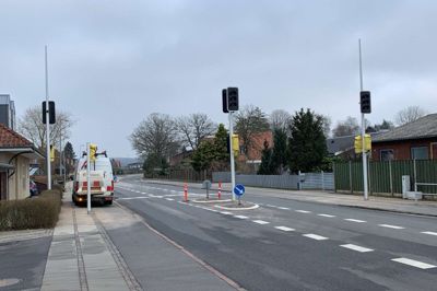 Et nyt lyssignal på Randers i Ry skal øge både trafiksikkerheden og gøre skolevejen mere sikker.