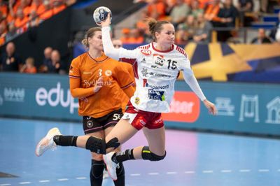 Karen Klokker har fået en god start i Ikast Håndbold med en vigtig rolle i både forsvar og angreb. Men nu skal hun opereres efter en slagskade i hånden, som hun pådrog i søndagens udekamp mod Odense i Champions League.