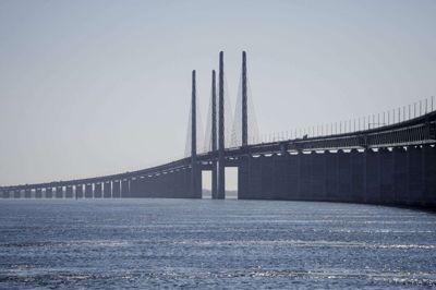 Øresundsbroen er lukket i perioder i retning mod Danmark efter problemer med vand på Øresundsmotorvejen. (Arkivfoto).