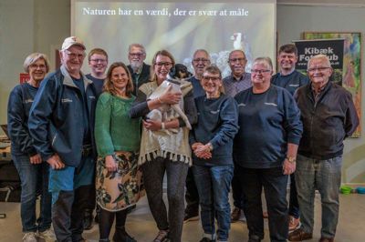 Medlemmerne af Kibæk Fotoklub har til daglig base i Alhuset i Kibæk. Billederne til de nye udstillingssted er taget med naturen i fokus af medlemmerne.