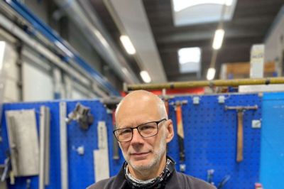 Kaj Vendelbo er 61 år, så man kan roligt sige, at han har arbejdet det meste af sit liv ved Linatech, idet han i morgen kan fejre 40 års jubilæum i virksomheden.